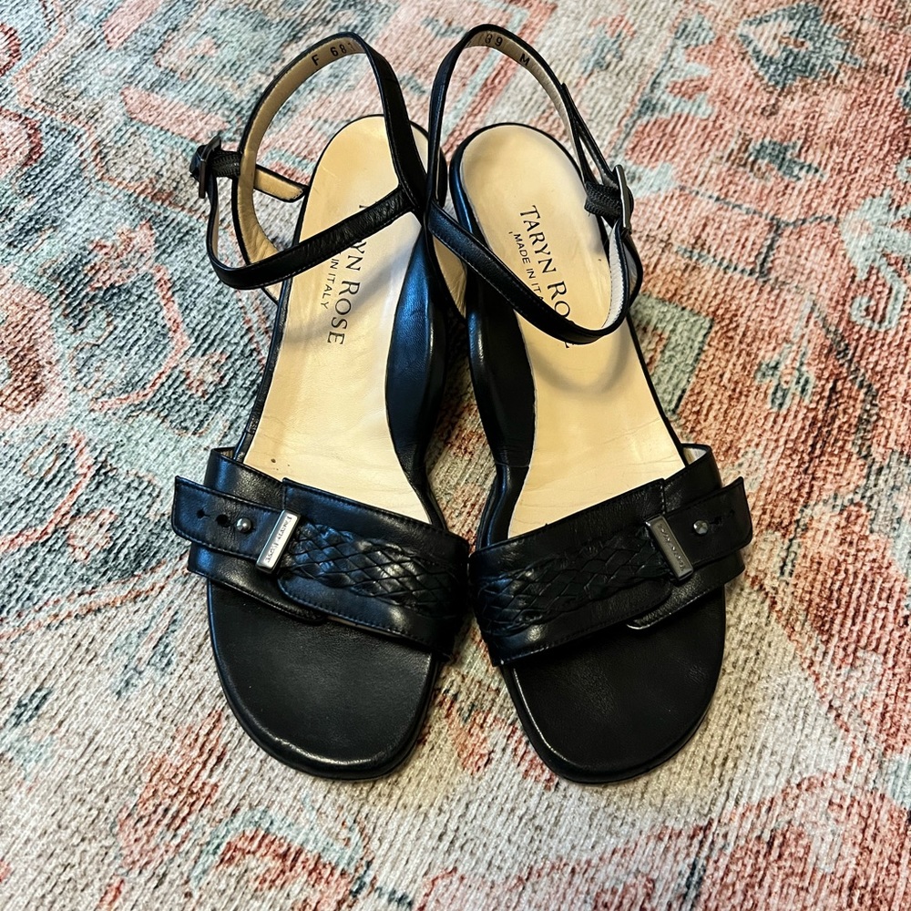 Taryn Rose shoes excellent condition